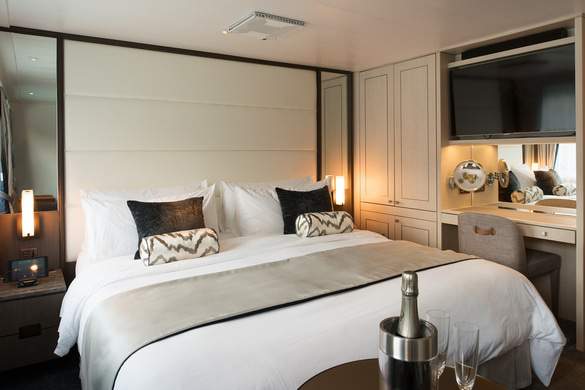 Crystal Cruises - Crystal Esprit - Accommodation - Suite 1 _2_.jpg